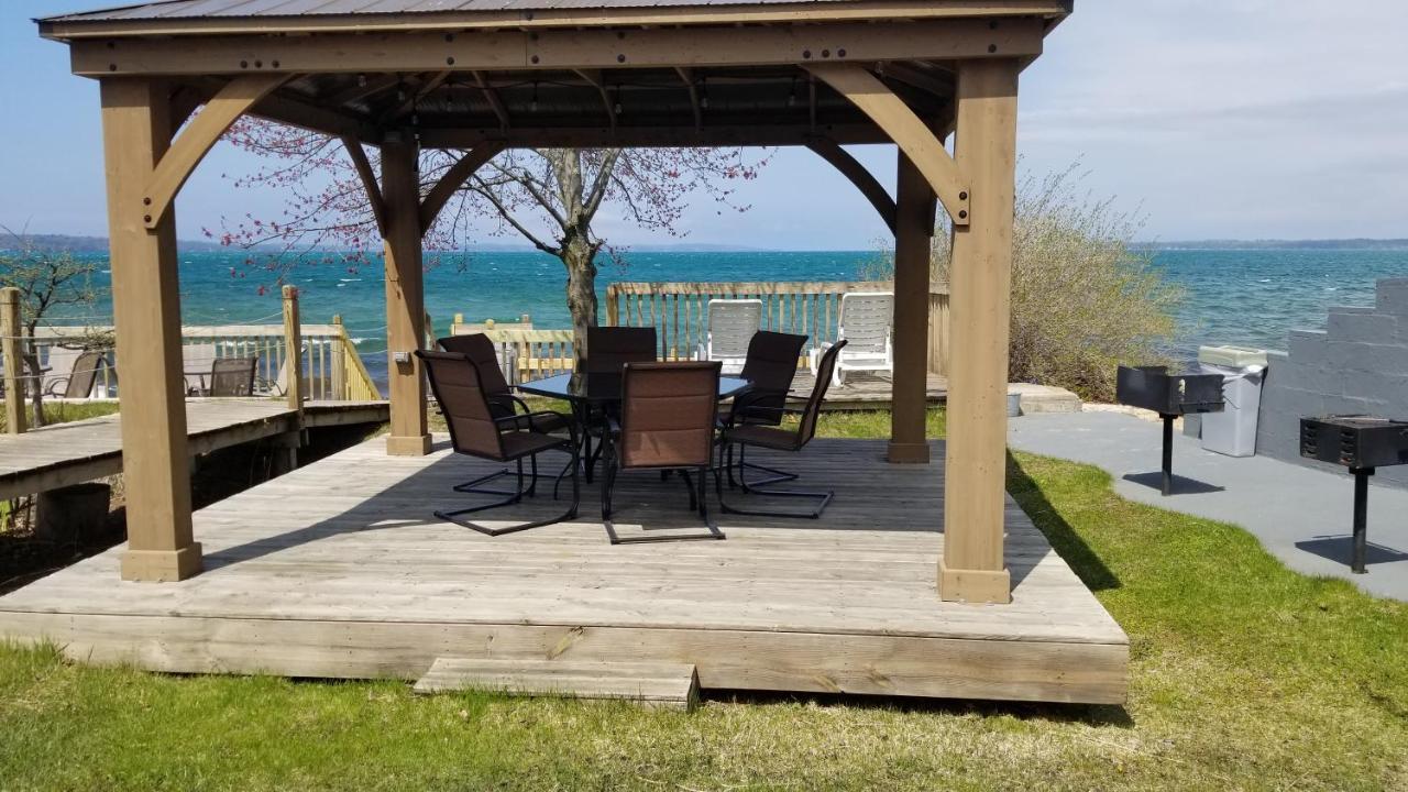 Brio Beach Inn Traverse City Extérieur photo