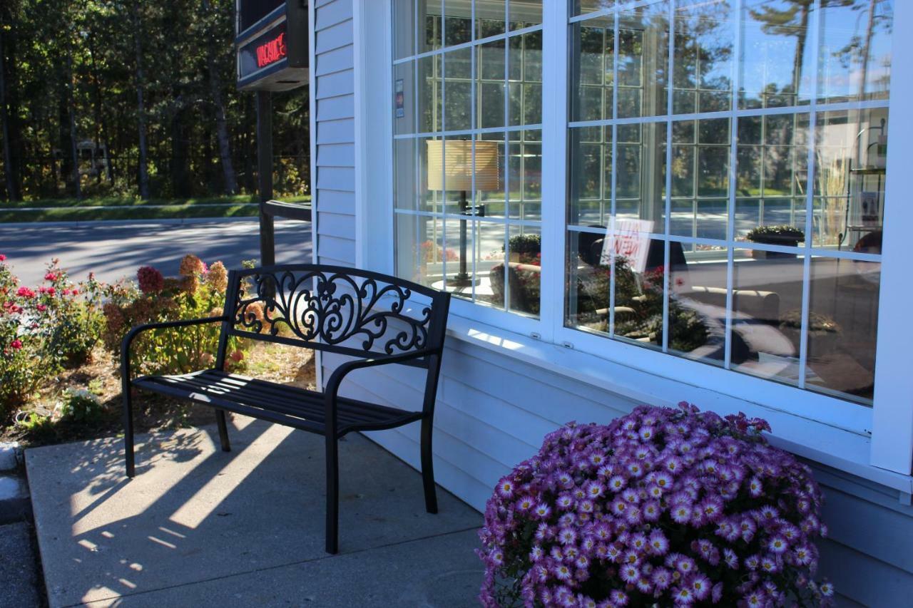 Brio Beach Inn Traverse City Extérieur photo