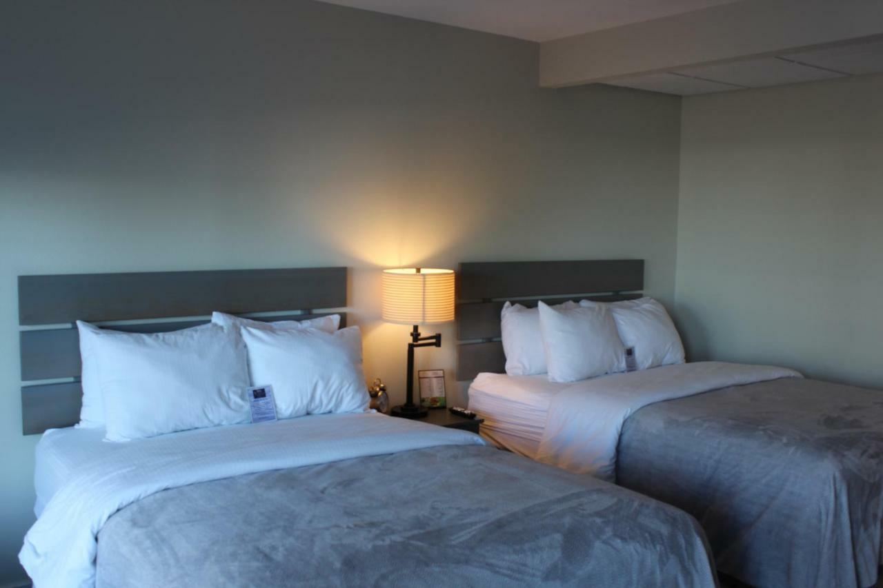 Brio Beach Inn Traverse City Extérieur photo