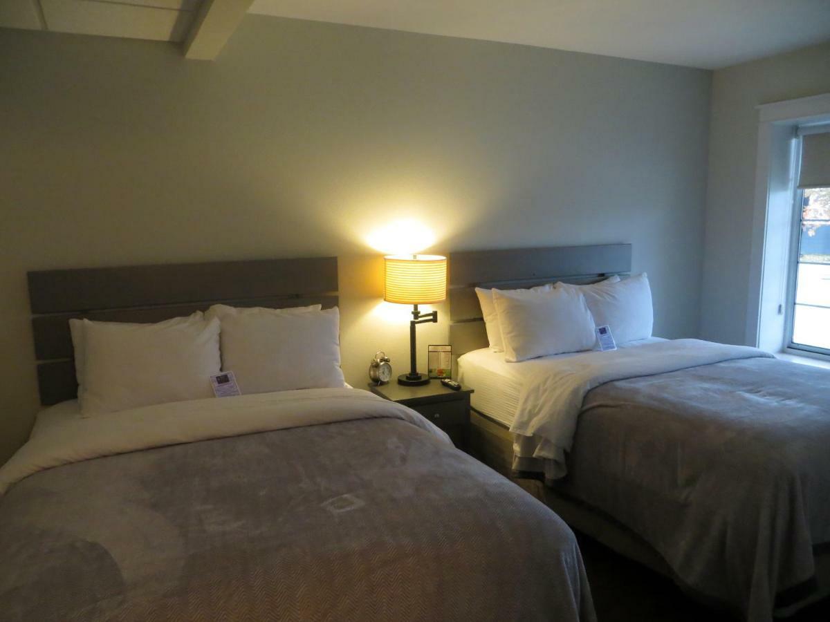 Brio Beach Inn Traverse City Extérieur photo