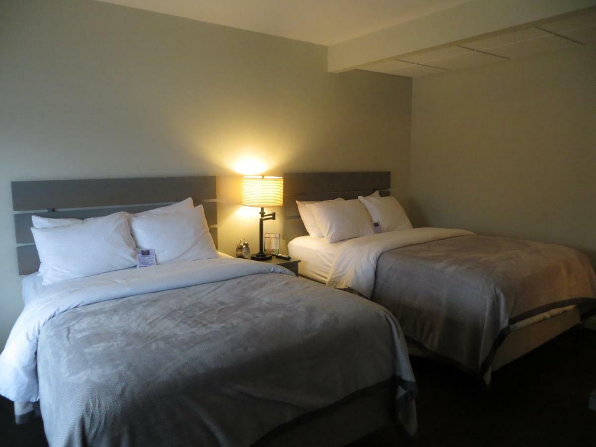 Brio Beach Inn Traverse City Extérieur photo