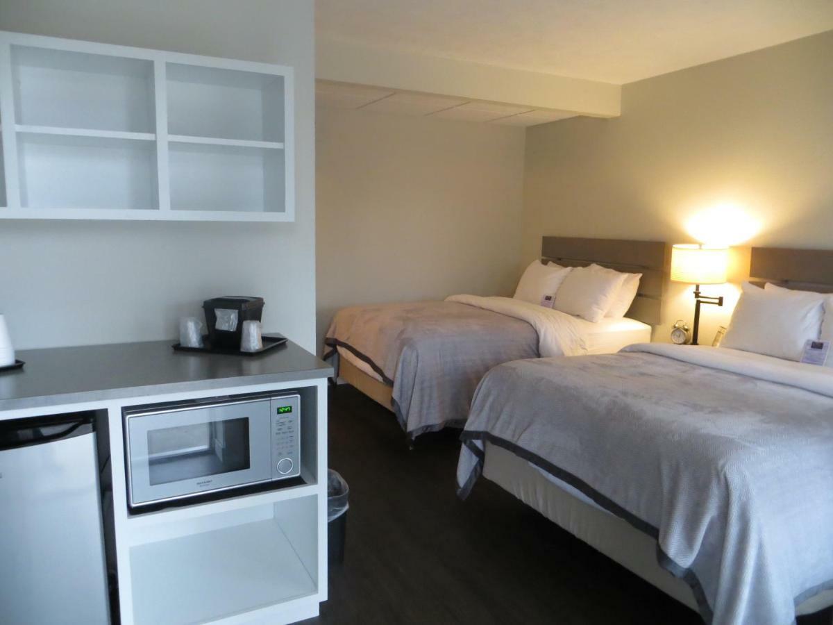 Brio Beach Inn Traverse City Extérieur photo