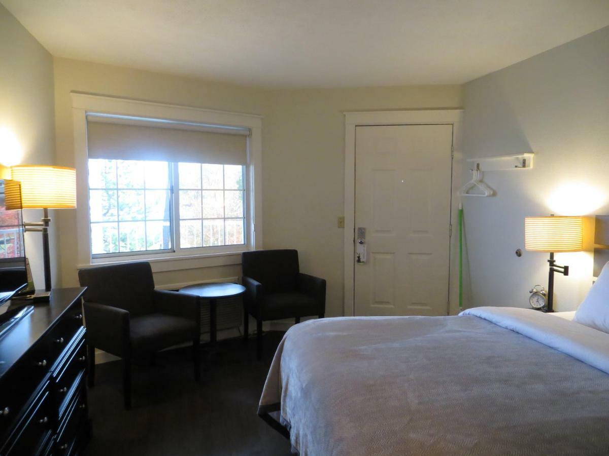 Brio Beach Inn Traverse City Extérieur photo