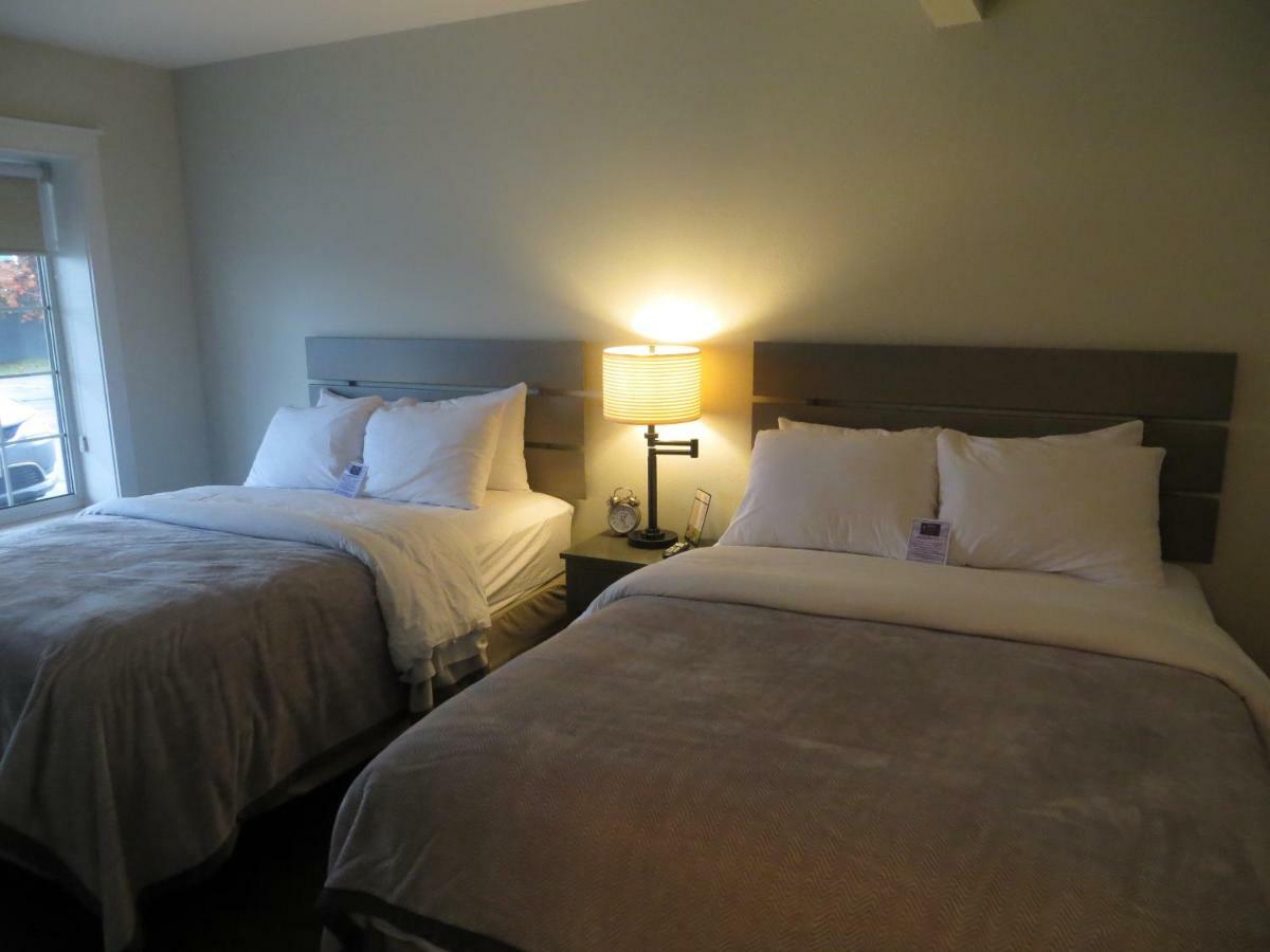 Brio Beach Inn Traverse City Extérieur photo