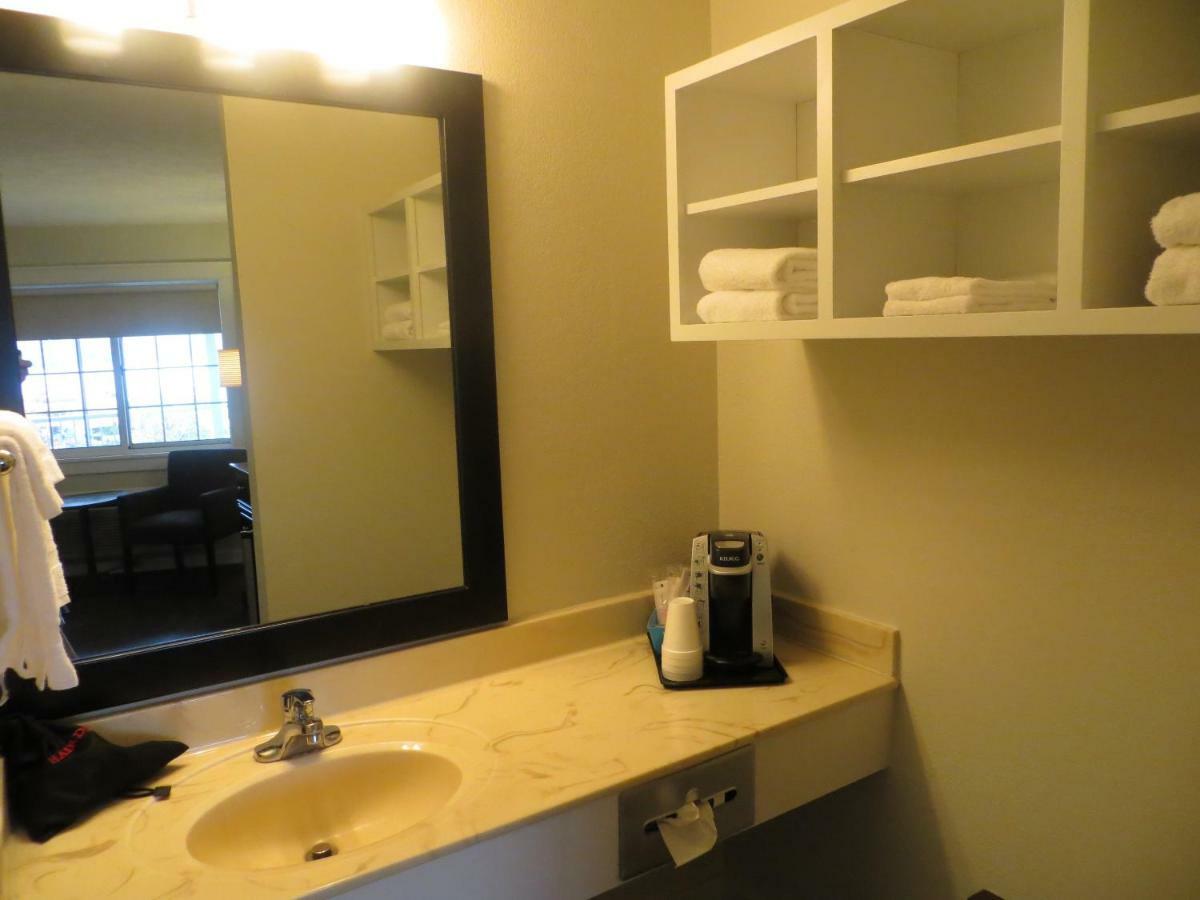Brio Beach Inn Traverse City Extérieur photo
