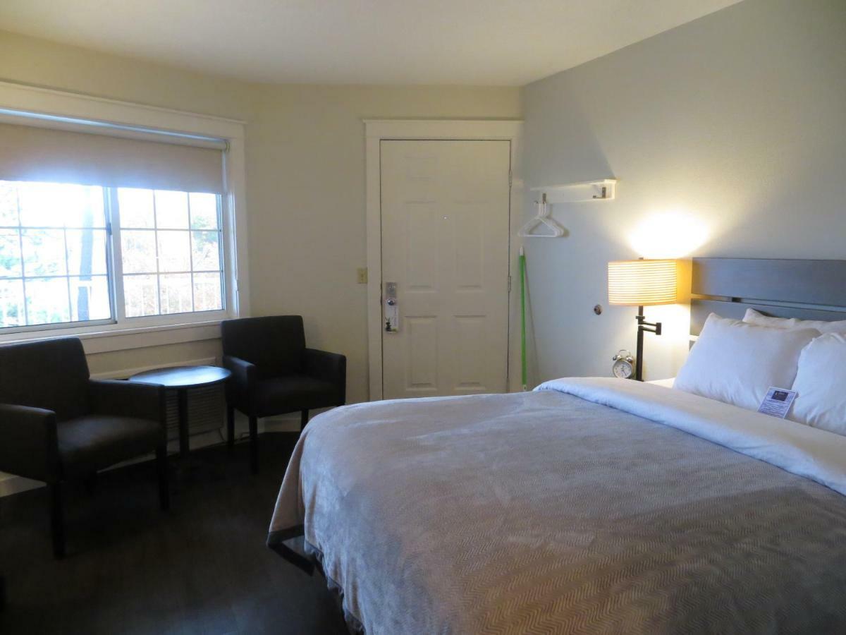 Brio Beach Inn Traverse City Extérieur photo