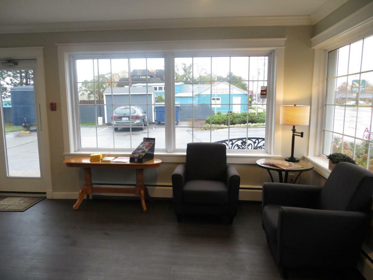 Brio Beach Inn Traverse City Extérieur photo